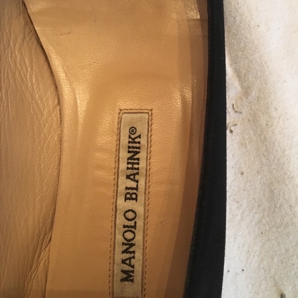 Manolo Black suede shoes - Picture 5 of 7